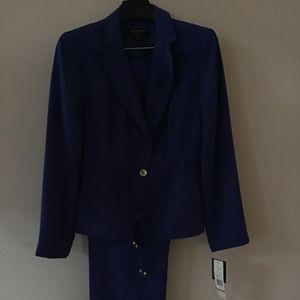 Women’s suite NWT